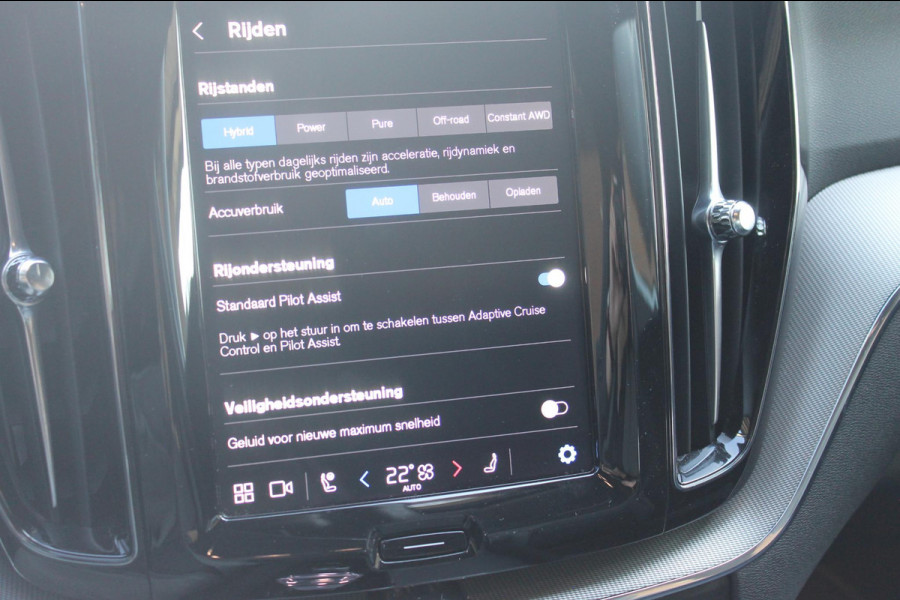 Volvo XC60 T8 455PK Automaat AWD Plus Black Edition Panoramisch schuif-kanteldak / Google infotainment / Adaptieve cruise control / 21" lichtmetalen velgen / Parkeersensoren voor en achter met camera