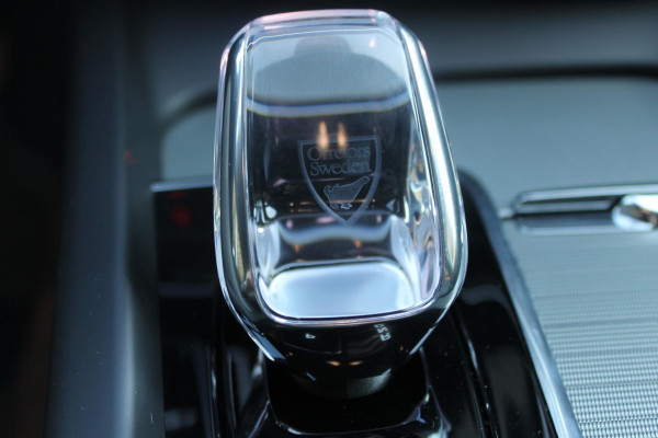 Volvo XC60 T8 455PK Automaat AWD Plus Black Edition Panoramisch schuif-kanteldak / Google infotainment / Adaptieve cruise control / 21" lichtmetalen velgen / Parkeersensoren voor en achter met camera