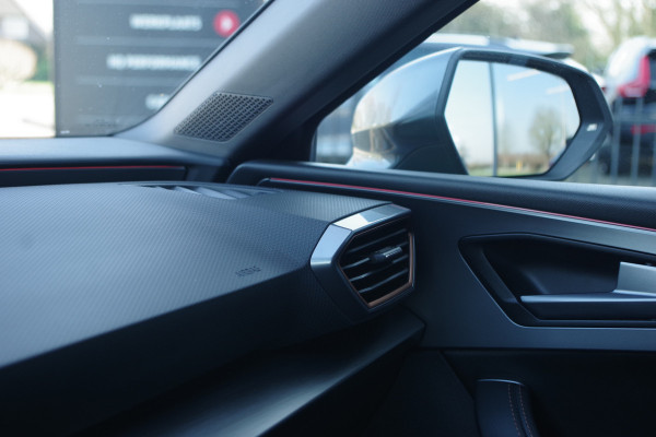 CUPRA Leon 1.4 e-Hybrid VZ 245 PK Adrenaline PHEV, Stuur-Startknop, WInterpakket, Camera, Carplay, 19" LM