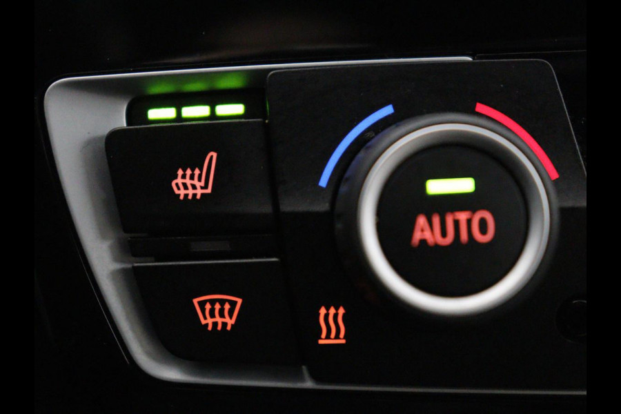 BMW 3 Serie 318i Luxury Edition | Sportstoelen | Leder | Stoelverwarming | Full LED | Navigatie | Parkeerhulp | Cruise control | Climate control | Bluetooth | Origineel NL