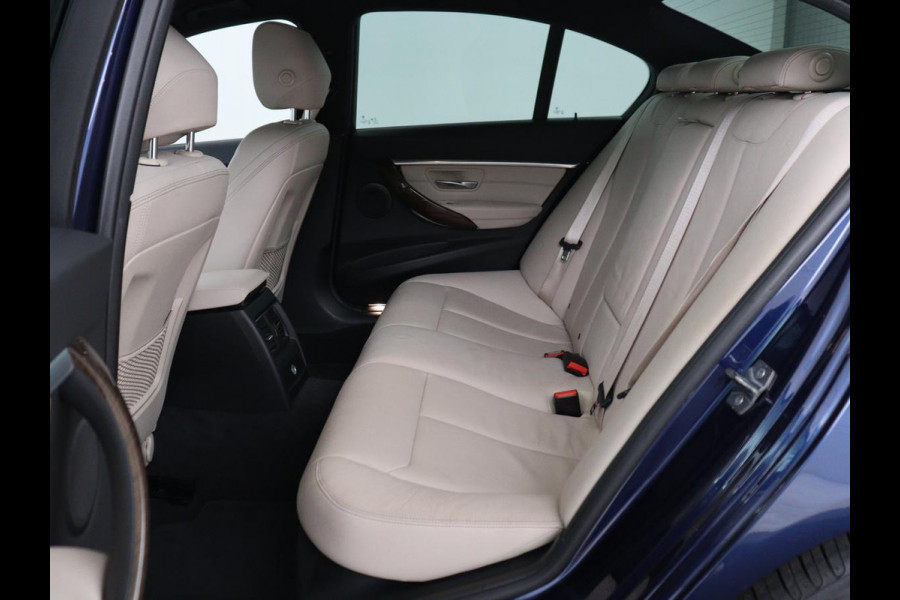 BMW 3 Serie 318i Luxury Edition | Sportstoelen | Leder | Stoelverwarming | Full LED | Navigatie | Parkeerhulp | Cruise control | Climate control | Bluetooth | Origineel NL