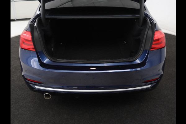 BMW 3 Serie 318i Luxury Edition | Sportstoelen | Leder | Stoelverwarming | Full LED | Navigatie | Parkeerhulp | Cruise control | Climate control | Bluetooth | Origineel NL