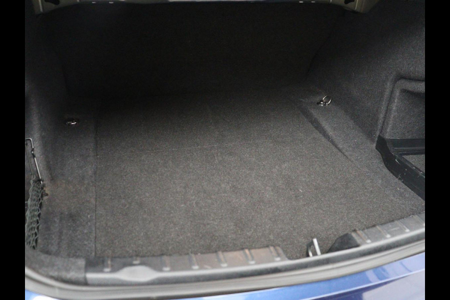 BMW 3 Serie 318i Luxury Edition | Sportstoelen | Leder | Stoelverwarming | Full LED | Navigatie | Parkeerhulp | Cruise control | Climate control | Bluetooth | Origineel NL