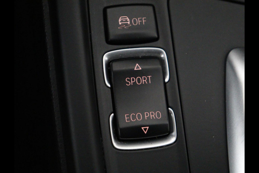 BMW 3 Serie 318i Luxury Edition | Sportstoelen | Leder | Stoelverwarming | Full LED | Navigatie | Parkeerhulp | Cruise control | Climate control | Bluetooth | Origineel NL