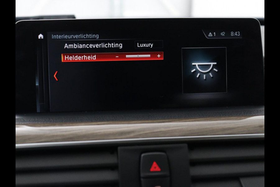 BMW 3 Serie 318i Luxury Edition | Sportstoelen | Leder | Stoelverwarming | Full LED | Navigatie | Parkeerhulp | Cruise control | Climate control | Bluetooth | Origineel NL