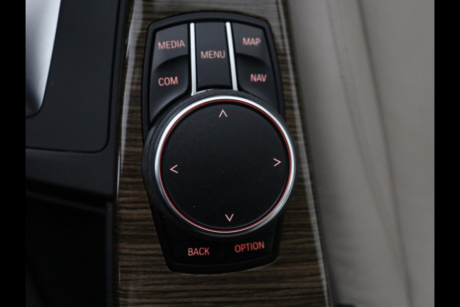 BMW 3 Serie 318i Luxury Edition | Sportstoelen | Leder | Stoelverwarming | Full LED | Navigatie | Parkeerhulp | Cruise control | Climate control | Bluetooth | Origineel NL