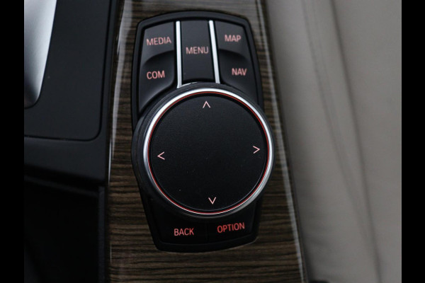 BMW 3 Serie 318i Luxury Edition | Sportstoelen | Leder | Stoelverwarming | Full LED | Navigatie | Parkeerhulp | Cruise control | Climate control | Bluetooth | Origineel NL