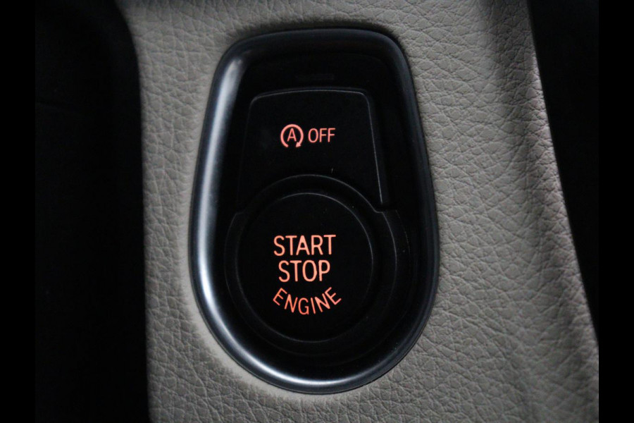 BMW 3 Serie 318i Luxury Edition | Sportstoelen | Leder | Stoelverwarming | Full LED | Navigatie | Parkeerhulp | Cruise control | Climate control | Bluetooth | Origineel NL