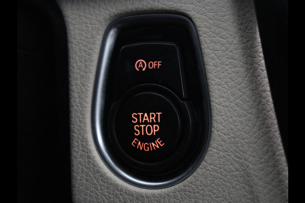 BMW 3 Serie 318i Luxury Edition | Sportstoelen | Leder | Stoelverwarming | Full LED | Navigatie | Parkeerhulp | Cruise control | Climate control | Bluetooth | Origineel NL