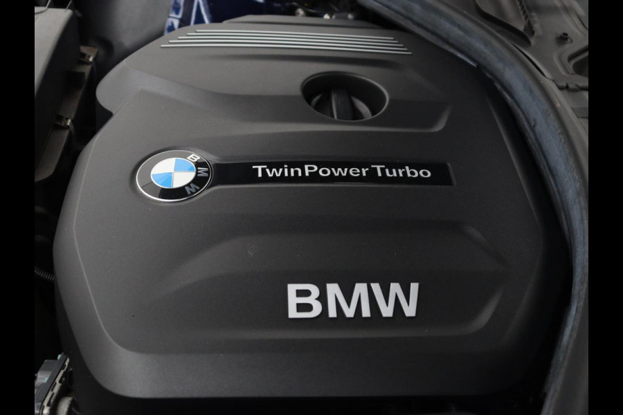 BMW 3 Serie 318i Luxury Edition | Sportstoelen | Leder | Stoelverwarming | Full LED | Navigatie | Parkeerhulp | Cruise control | Climate control | Bluetooth | Origineel NL