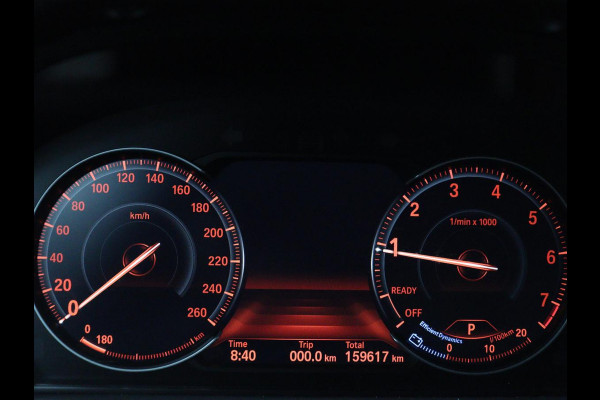 BMW 3 Serie 318i Luxury Edition | Sportstoelen | Leder | Stoelverwarming | Full LED | Navigatie | Parkeerhulp | Cruise control | Climate control | Bluetooth | Origineel NL