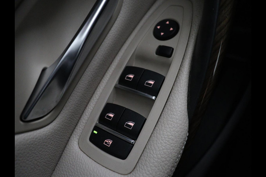 BMW 3 Serie 318i Luxury Edition | Sportstoelen | Leder | Stoelverwarming | Full LED | Navigatie | Parkeerhulp | Cruise control | Climate control | Bluetooth | Origineel NL