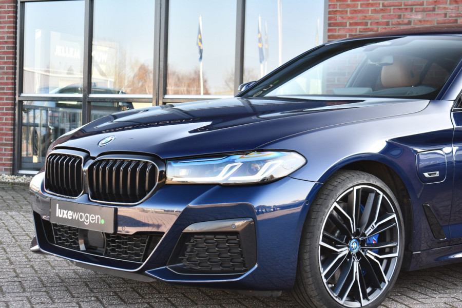 BMW 5 Serie 545e xDrive M-Sport Pano ACC HUD 20inch 360 Laser HiFi Adp-demping