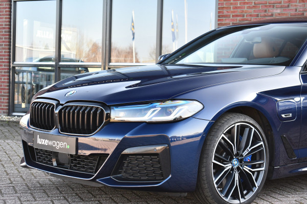 BMW 5 Serie 545e xDrive M-Sport Pano ACC HUD 20inch 360 Laser HiFi Adp-demping