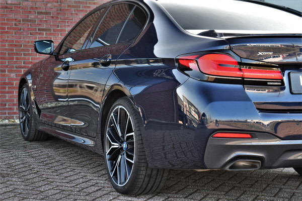 BMW 5 Serie 545e xDrive M-Sport Pano ACC HUD 20inch 360 Laser HiFi Adp-demping