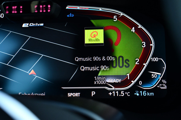 BMW 5 Serie 545e xDrive M-Sport Pano ACC HUD 20inch 360 Laser HiFi Adp-demping