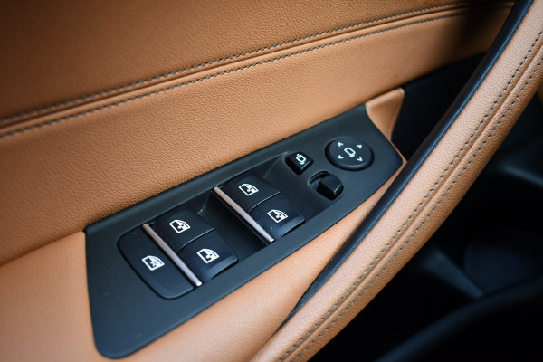 BMW 5 Serie 545e xDrive M-Sport Pano ACC HUD 20inch 360 Laser HiFi Adp-demping