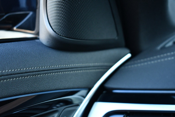 BMW 5 Serie 545e xDrive M-Sport Pano ACC HUD 20inch 360 Laser HiFi Adp-demping