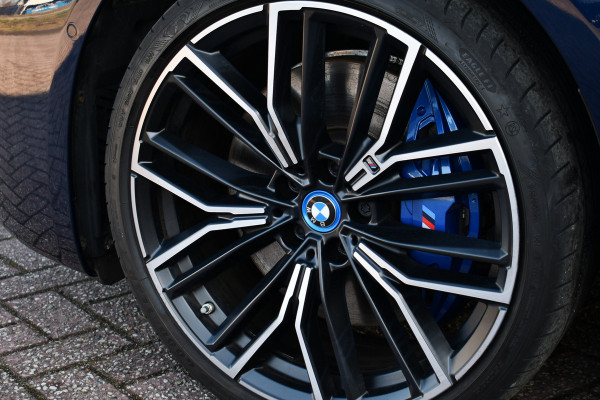 BMW 5 Serie 545e xDrive M-Sport Pano ACC HUD 20inch 360 Laser HiFi Adp-demping
