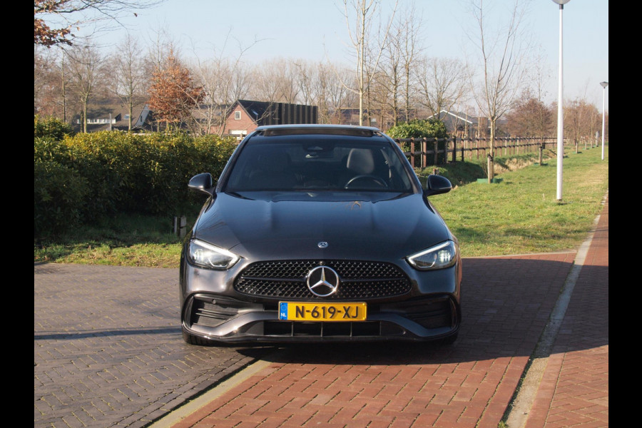 Mercedes-Benz C-Klasse 180 AMG Line | AMG-Pakket | Panoramadak | Camera | Sfeerverlichting | Burmester | NL-Auto |