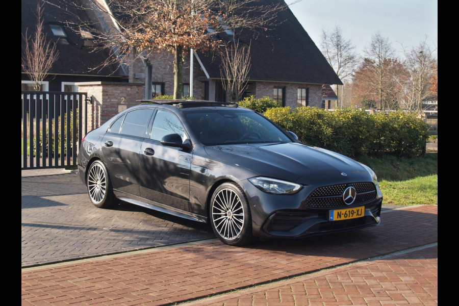 Mercedes-Benz C-Klasse 180 AMG Line | AMG-Pakket | Panoramadak | Camera | Sfeerverlichting | Burmester | NL-Auto |