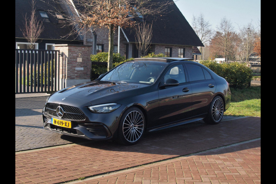 Mercedes-Benz C-Klasse 180 AMG Line | AMG-Pakket | Panoramadak | Camera | Sfeerverlichting | Burmester | NL-Auto |