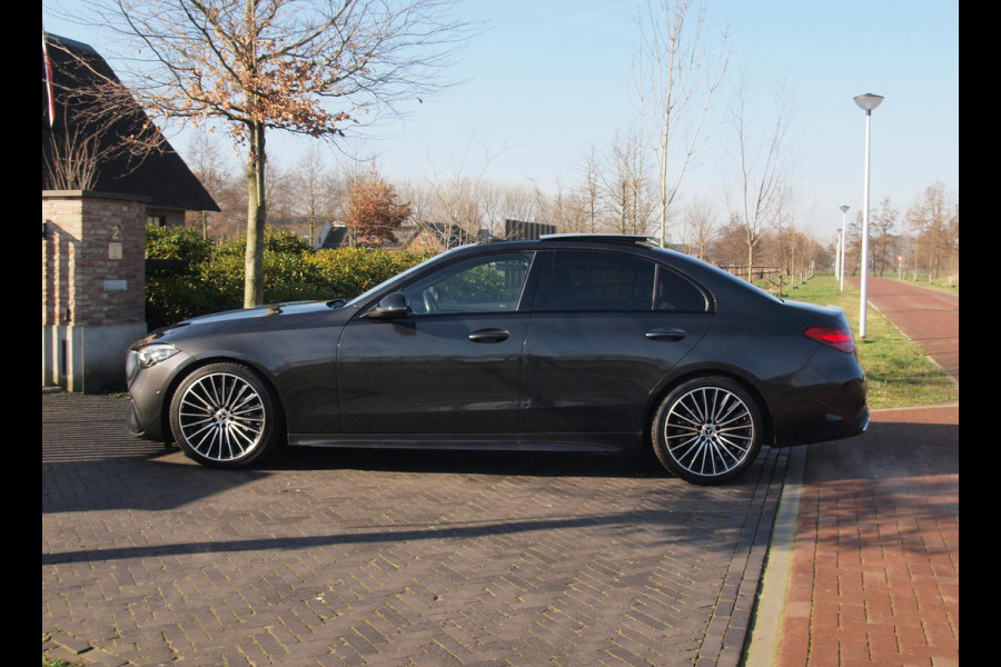 Mercedes-Benz C-Klasse 180 AMG Line | AMG-Pakket | Panoramadak | Camera | Sfeerverlichting | Burmester | NL-Auto |