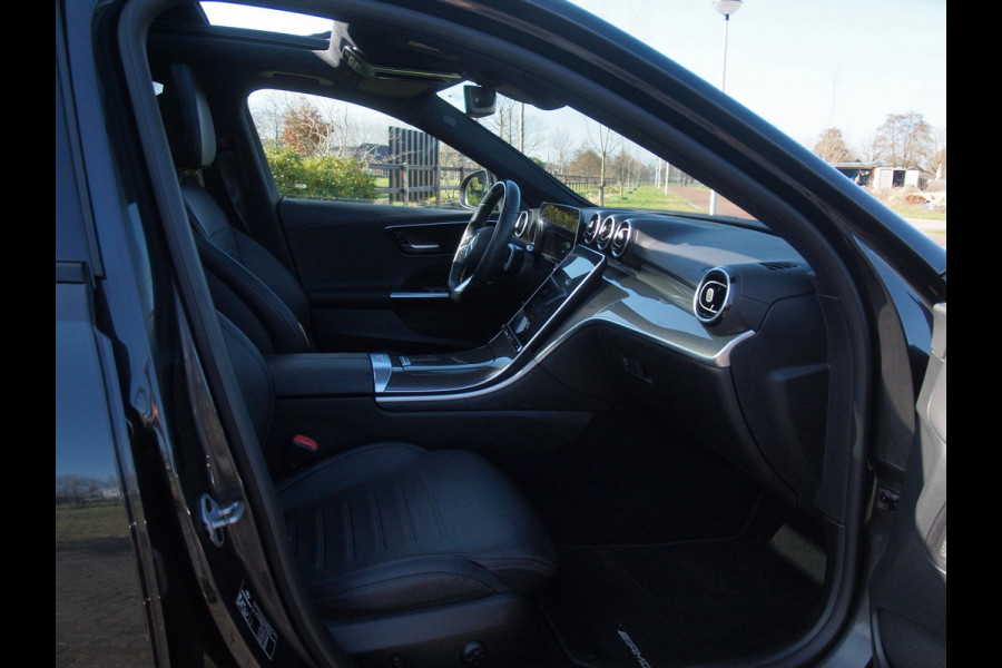 Mercedes-Benz C-Klasse 180 AMG Line | AMG-Pakket | Panoramadak | Camera | Sfeerverlichting | Burmester | NL-Auto |
