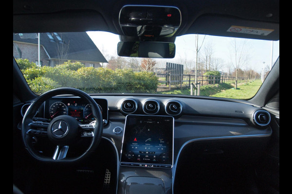 Mercedes-Benz C-Klasse 180 AMG Line | AMG-Pakket | Panoramadak | Camera | Sfeerverlichting | Burmester | NL-Auto |
