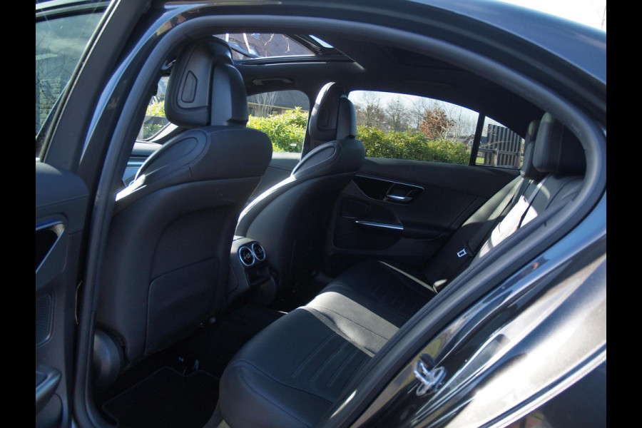 Mercedes-Benz C-Klasse 180 AMG Line | AMG-Pakket | Panoramadak | Camera | Sfeerverlichting | Burmester | NL-Auto |