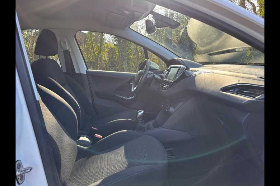 Peugeot 208 1.2 PureTech Signature | Cruise + Navi + " 151.000 " KM NAP |