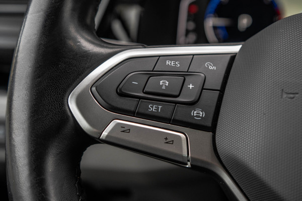 Volkswagen Transporter Caravelle | Automaat | Led | Camera | Carplay | Navi | Zijschuifdeur R+L | Adapt.Cruise | Trekhaak