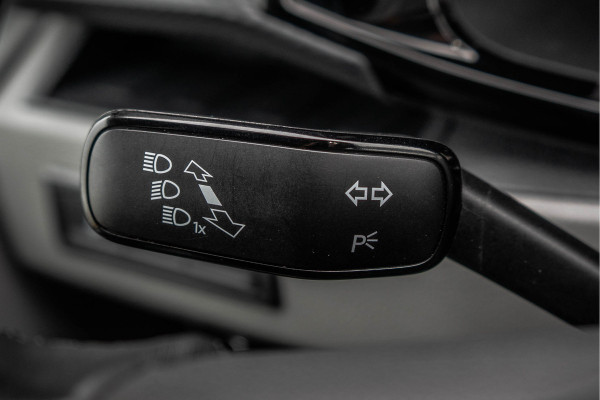 Volkswagen Transporter Caravelle | Automaat | Led | Camera | Carplay | Navi | Zijschuifdeur R+L | Adapt.Cruise | Trekhaak