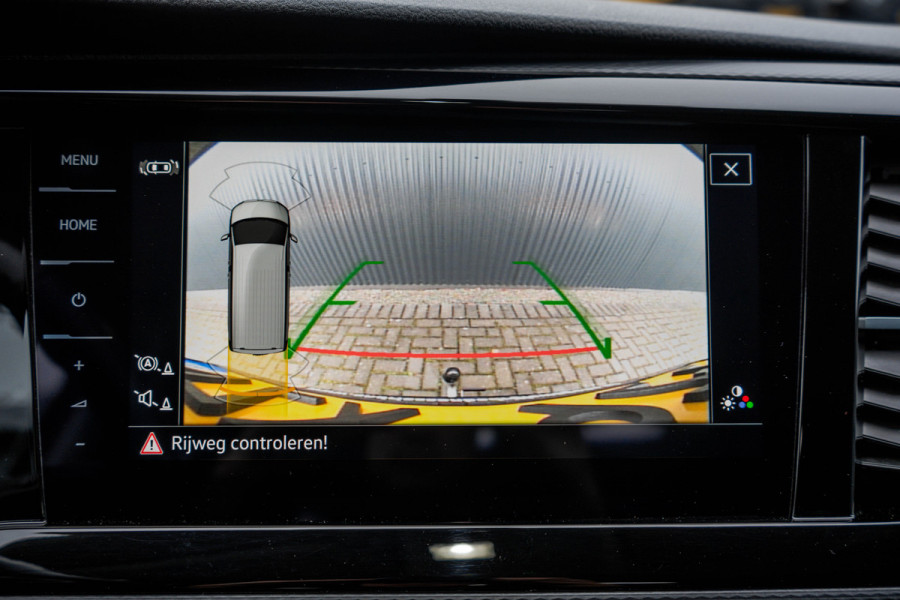 Volkswagen Transporter Caravelle | Automaat | Led | Camera | Carplay | Navi | Zijschuifdeur R+L | Adapt.Cruise | Trekhaak