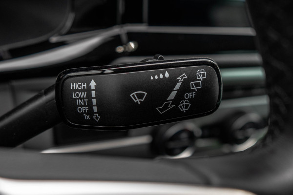 Volkswagen Transporter Caravelle | Automaat | Led | Camera | Carplay | Navi | Zijschuifdeur R+L | Adapt.Cruise | Trekhaak