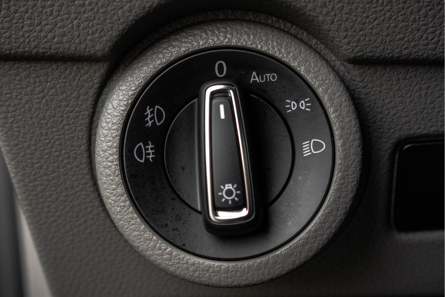 Volkswagen Transporter Caravelle | Automaat | Led | Camera | Carplay | Navi | Zijschuifdeur R+L | Adapt.Cruise | Trekhaak