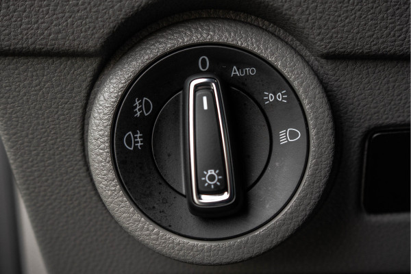 Volkswagen Transporter Caravelle | Automaat | Led | Camera | Carplay | Navi | Zijschuifdeur R+L | Adapt.Cruise | Trekhaak