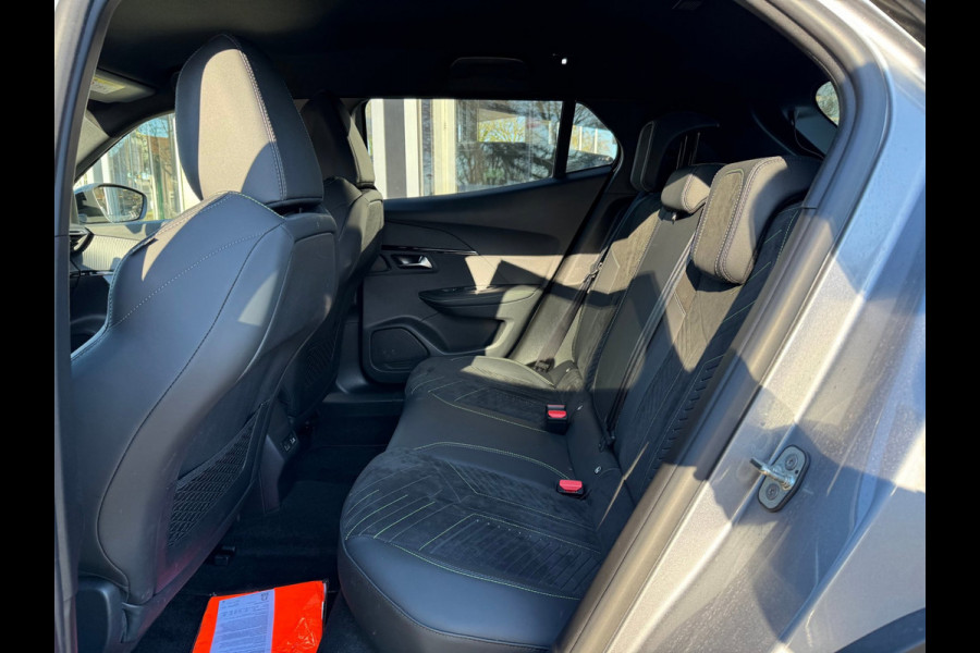 Peugeot 2008 1.2 Hybrid 136 GT Elektr bed. voorstoel / Alcantara / 360 camera / Navi / Stoelverwarming / Keyless