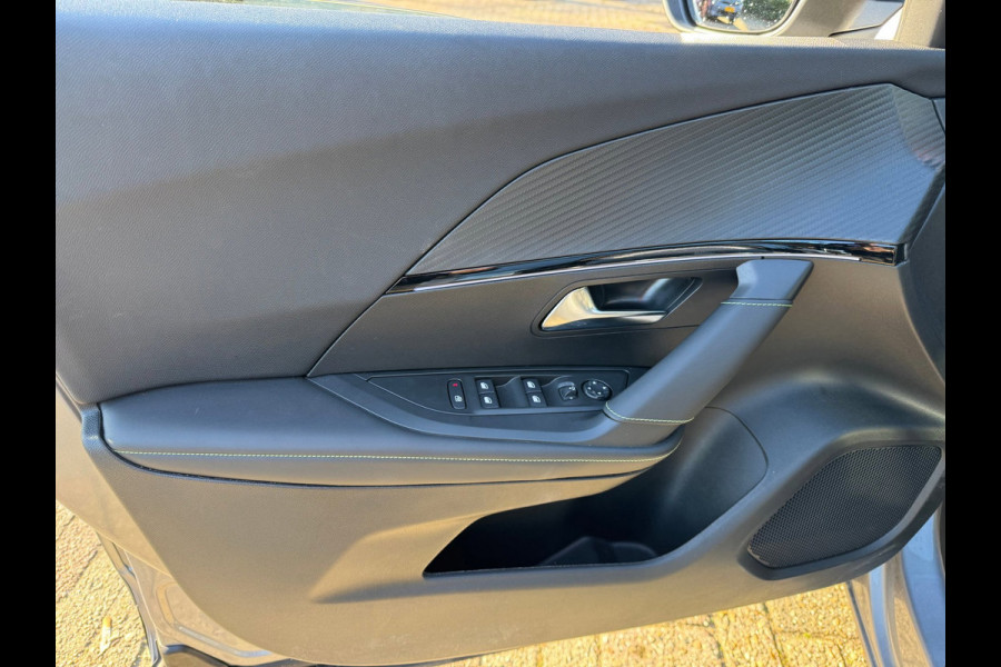 Peugeot 2008 1.2 Hybrid 136 GT Elektr bed. voorstoel / Alcantara / 360 camera / Navi / Stoelverwarming / Keyless