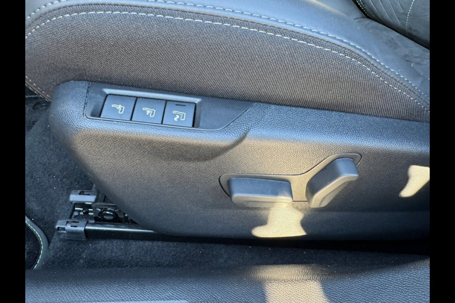 Peugeot 2008 1.2 Hybrid 136 GT Elektr bed. voorstoel / Alcantara / 360 camera / Navi / Stoelverwarming / Keyless