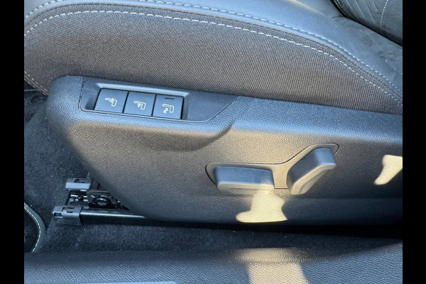 Peugeot 2008 1.2 Hybrid 136 GT Elektr bed. voorstoel / Alcantara / 360 camera / Navi / Stoelverwarming / Keyless