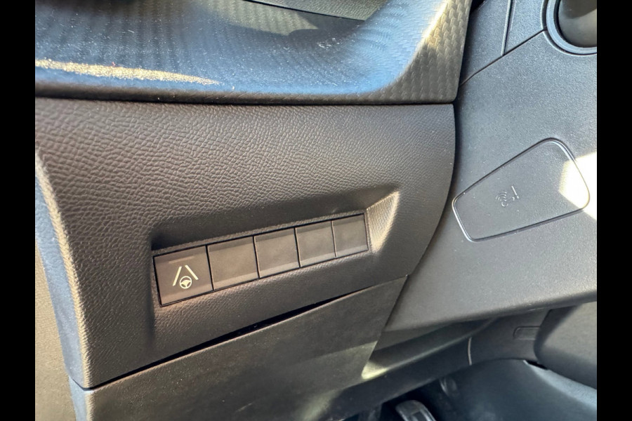 Peugeot 2008 1.2 Hybrid 136 GT Elektr bed. voorstoel / Alcantara / 360 camera / Navi / Stoelverwarming / Keyless