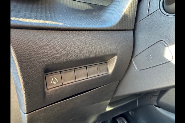 Peugeot 2008 1.2 Hybrid 136 GT Elektr bed. voorstoel / Alcantara / 360 camera / Navi / Stoelverwarming / Keyless