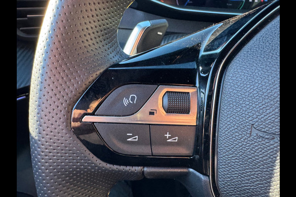 Peugeot 2008 1.2 Hybrid 136 GT Elektr bed. voorstoel / Alcantara / 360 camera / Navi / Stoelverwarming / Keyless