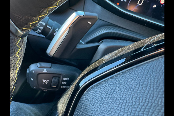 Peugeot 2008 1.2 Hybrid 136 GT Elektr bed. voorstoel / Alcantara / 360 camera / Navi / Stoelverwarming / Keyless