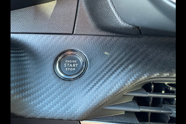 Peugeot 2008 1.2 Hybrid 136 GT Elektr bed. voorstoel / Alcantara / 360 camera / Navi / Stoelverwarming / Keyless