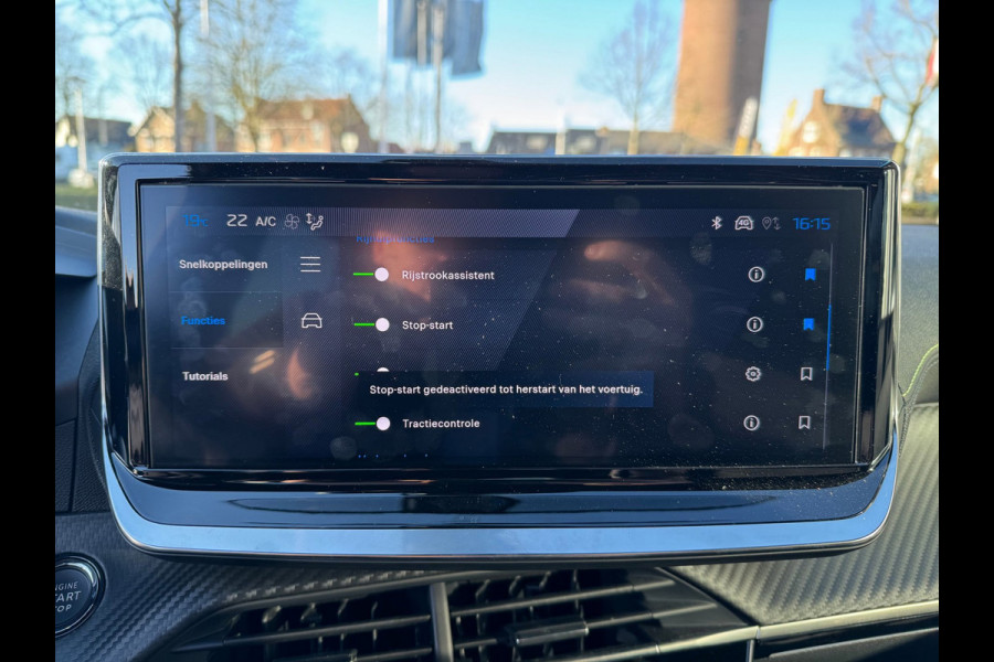 Peugeot 2008 1.2 Hybrid 136 GT Elektr bed. voorstoel / Alcantara / 360 camera / Navi / Stoelverwarming / Keyless