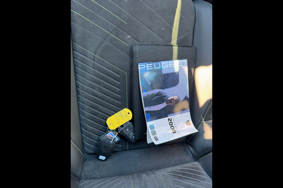 Peugeot 2008 1.2 Hybrid 136 GT Elektr bed. voorstoel / Alcantara / 360 camera / Navi / Stoelverwarming / Keyless