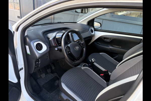 Toyota Aygo 1.0 VVT-i X-Play 5-drs. CAMERA/CARPLAY/LIMITER/AIRCO/MEDIA