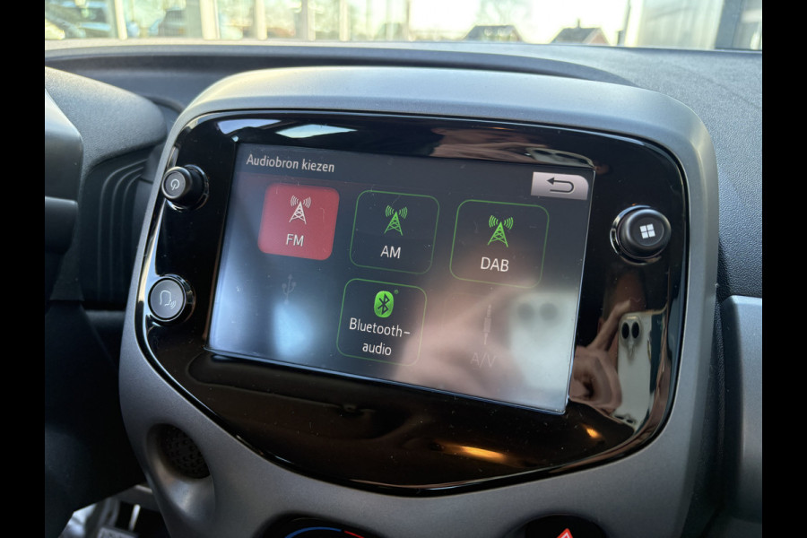 Toyota Aygo 1.0 VVT-i X-Play 5-drs. CAMERA/CARPLAY/LIMITER/AIRCO/MEDIA